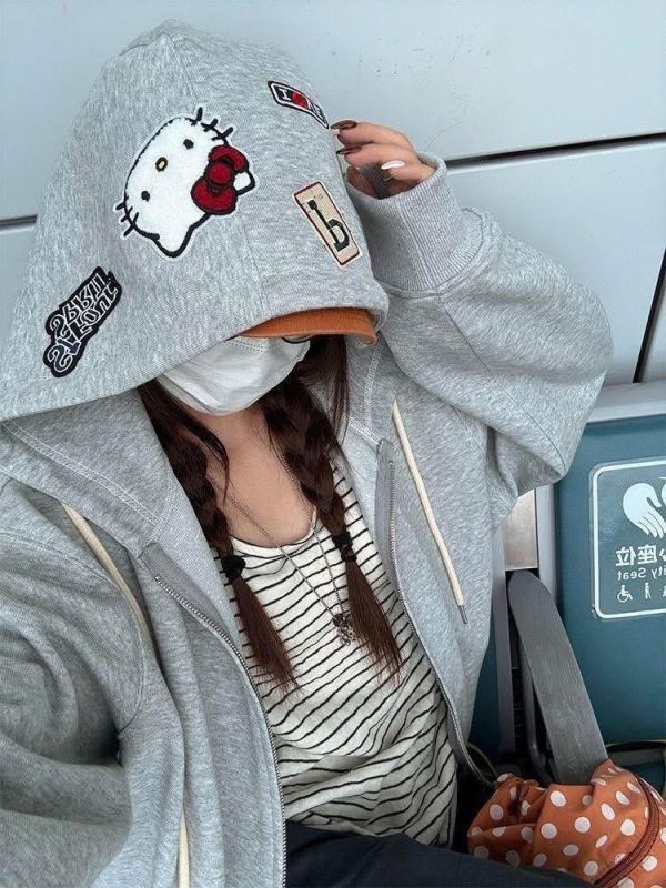 吸睛貼章刺繡kitty連帽外套 吸睛貼章刺繡kitty連帽外套