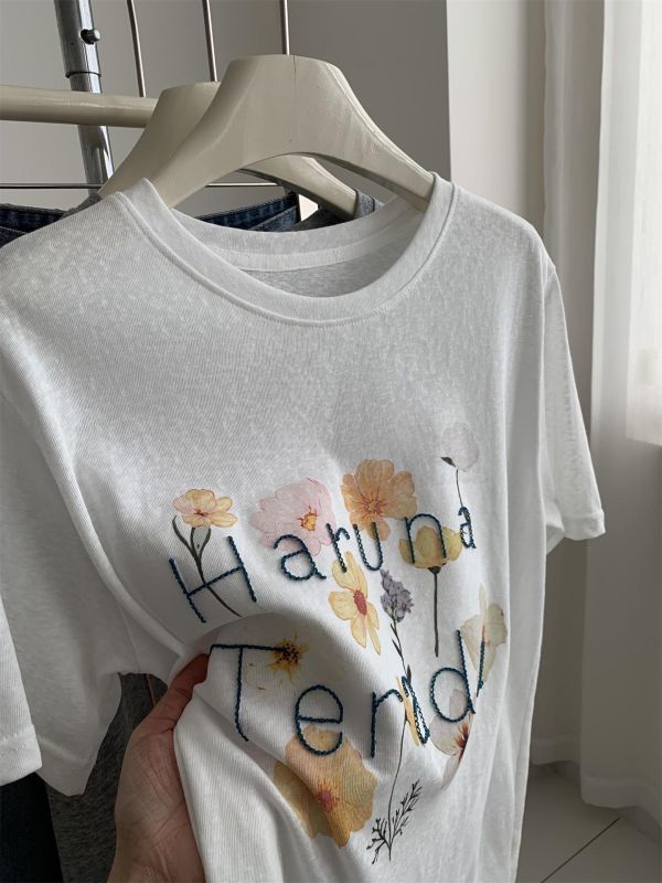 雛菊刺繡印花雪花棉鬆弛感T恤-2色 雛菊刺繡印花雪花棉鬆弛感T恤-2色