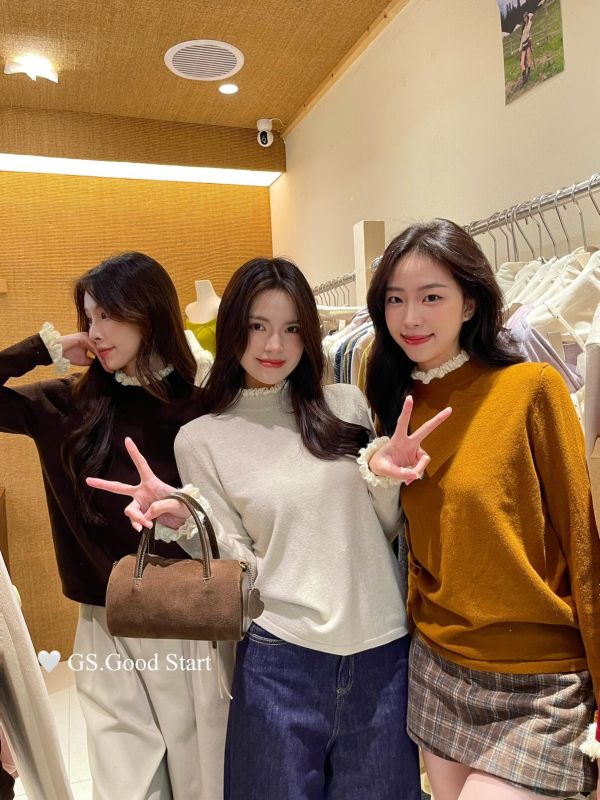 法式氣質柔軟蕾絲花邊高領針織衫-6色 法式氣質柔軟蕾絲花邊高領針織衫-6色