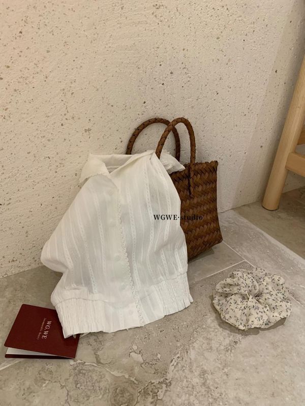 設計感收腰法式蕾絲花邊V領襯衫 設計感收腰法式蕾絲花邊V領襯衫