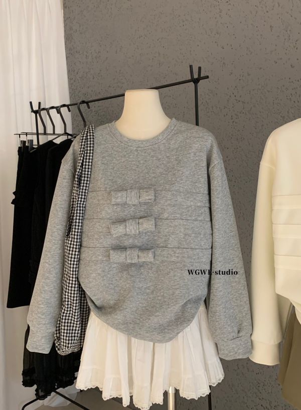 立體蝴蝶結甜美寬鬆圓領上衣-3色 立體蝴蝶結甜美寬鬆圓領上衣-3色