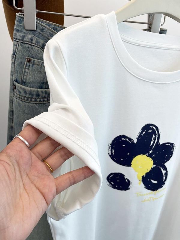 韓系花朵印花舒適寬鬆百搭T-2色 韓系花朵印花舒適寬鬆百搭T-2色