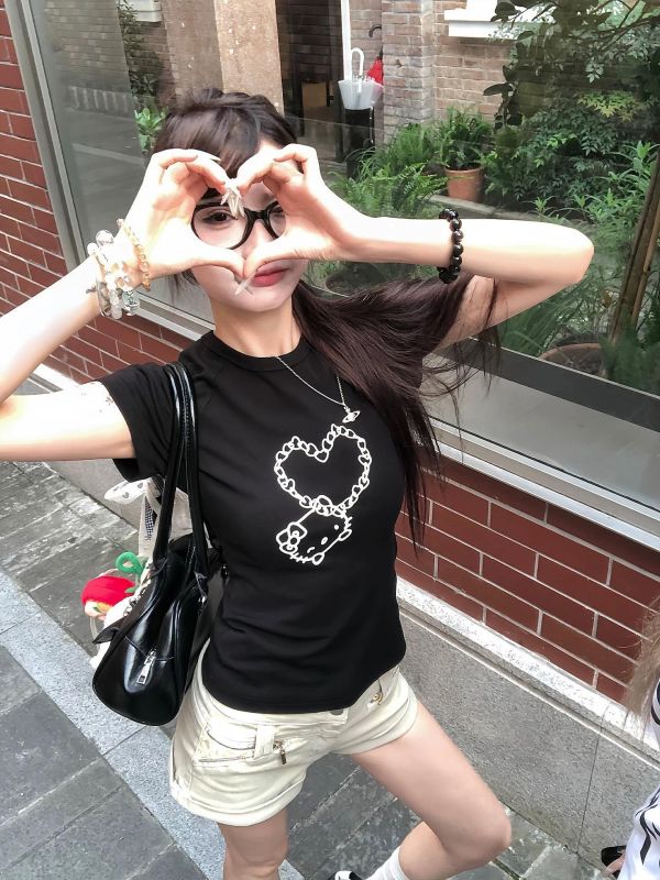 塗鴉愛心凱蒂貓印花T恤 塗鴉愛心凱蒂貓印花T恤