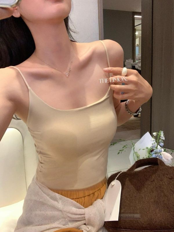 極簡風百搭修身一體罩杯打底背心-3色 極簡風百搭修身一體罩杯打底背心-3色