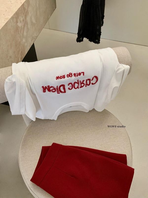 復古風立體字母刺繡寬鬆T恤-2色 復古風立體字母刺繡寬鬆T恤-2色
