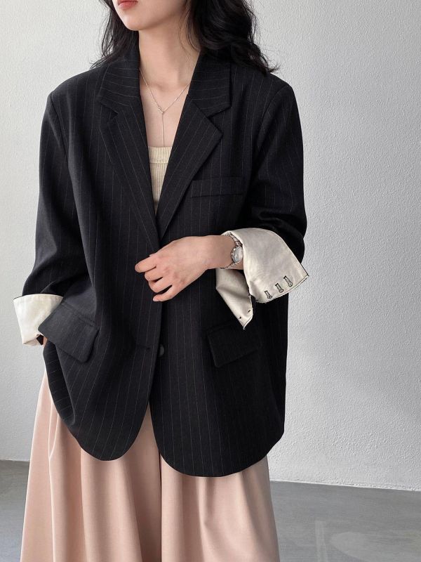 質感在線極簡風背後刺繡條紋西外 質感在線極簡風背後刺繡條紋西外
