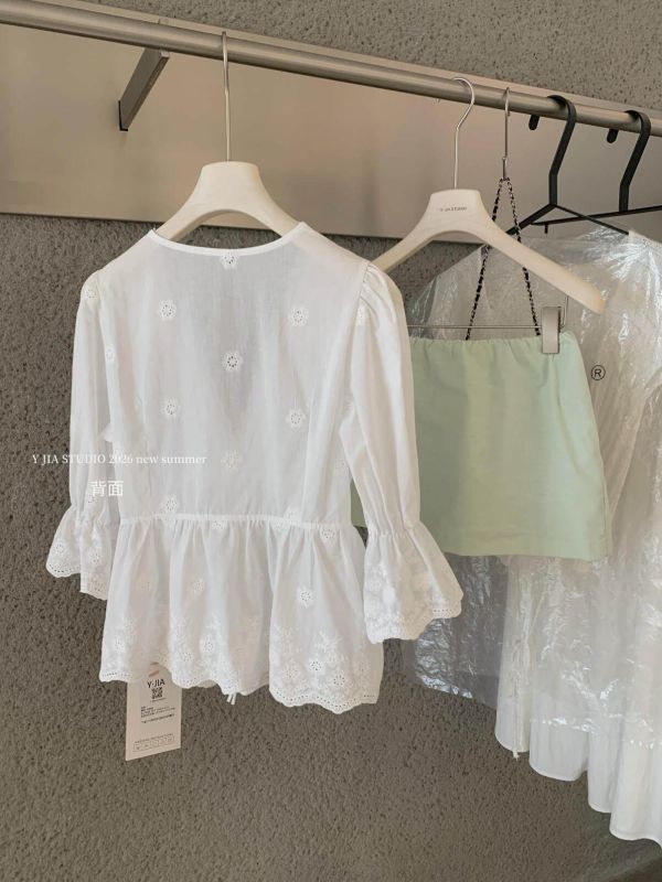 韓系刺繡蕾絲收腰綁帶喇叭七分袖上衣 韓系刺繡蕾絲收腰綁帶喇叭七分袖上衣