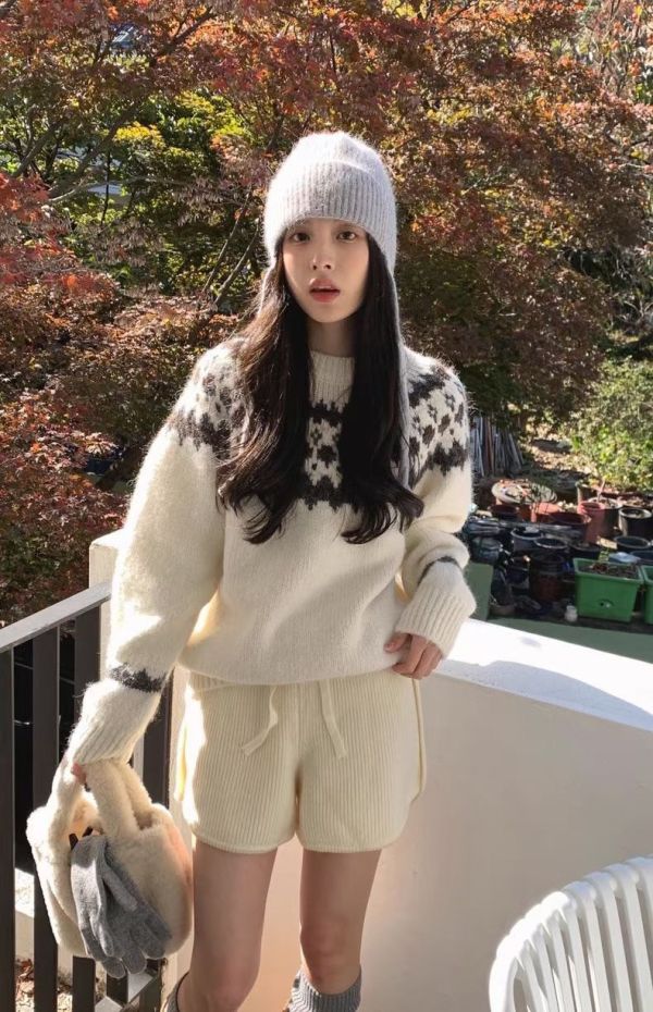 Korea 溫柔好搭日系復古圖騰毛衣-2色 Korea 溫柔好搭日系復古圖騰毛衣-2色