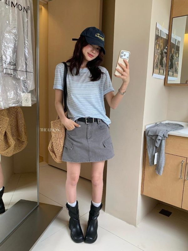 圓領舒適簡約細條紋寬鬆T-2色 圓領舒適簡約細條紋寬鬆T-2色