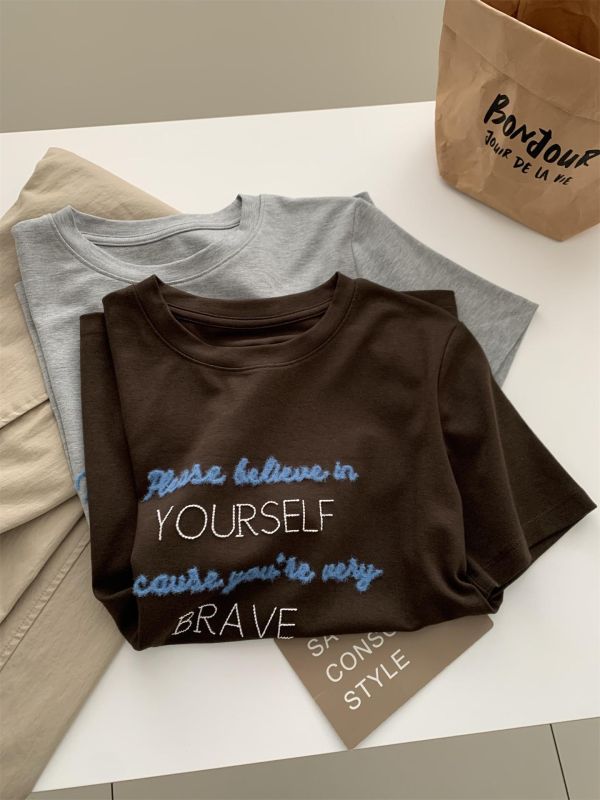 涼感莫代爾棉顯白復古刺繡果凍T-3色 涼感莫代爾棉顯白復古刺繡果凍T-3色