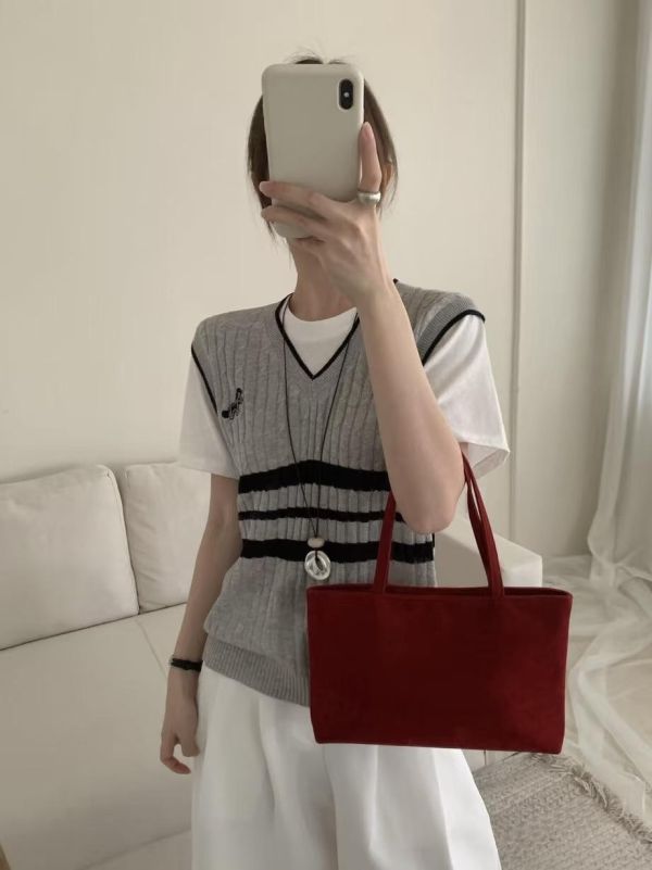 夏天也可以穿的針織衫 萊賽爾亞麻天絲 氣質假兩件小馬刺繡冰絲上衣-3色 夏天也可以穿的萊賽爾亞麻天絲 氣質假兩件小馬刺繡冰絲上衣-3色