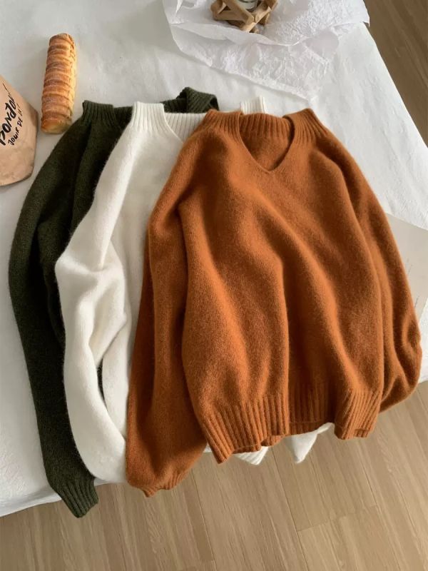 墨綠色綿羊毛翻領慵懶針織V領上衣-4色 墨綠色綿羊毛翻領慵懶針織V領上衣-4色