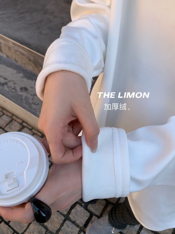 內裏加絨 冬季實穿大白T 寬鬆開衩上衣 內裏加絨 冬季實穿大白T 寬鬆開衩上衣