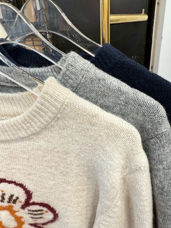 Korea 可愛小花毛衣-3色 Korea 可愛小花毛衣-3色