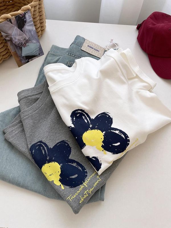 韓系花朵印花舒適寬鬆百搭T-2色 韓系花朵印花舒適寬鬆百搭T-2色