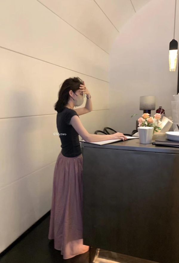 夏季瘦瘦極簡風彈力修身V領上衣-3色 夏季瘦瘦極簡風彈力修身V領上衣-3色