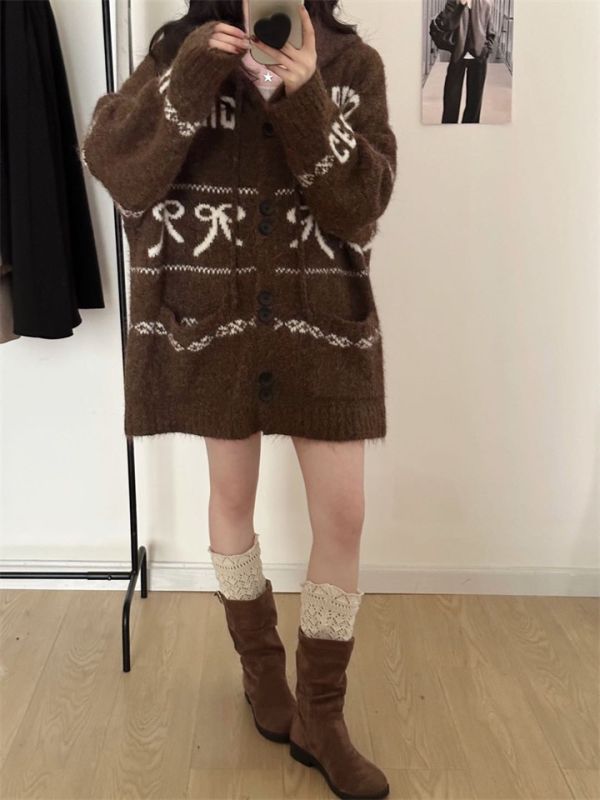 復古提花粗針蝴蝶結口袋連帽中長款上衣外套-3色 復古提花粗針蝴蝶結口袋連帽中長款上衣外套-3色