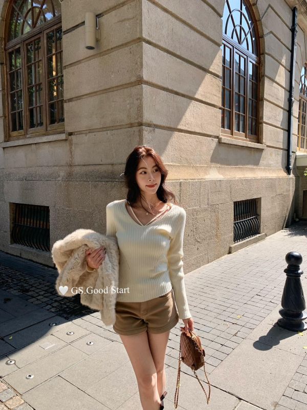 極簡風修身顯瘦性感V領針織上衣-5色 極簡風修身顯瘦性感V領針織上衣-5色