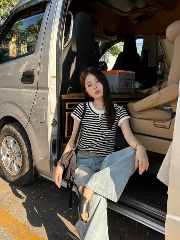 時尚修身撞色條紋正肩圓領上衣-3色 時尚修身撞色條紋正肩圓領上衣-3色