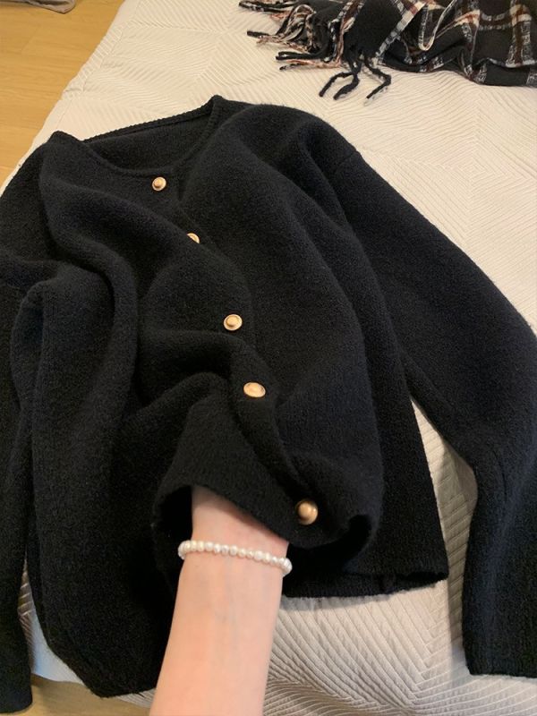 穿不膩黑色就是百搭 小香風仿浣熊絨針織外套 穿不膩黑色就是百搭 小香風仿浣熊絨針織外套