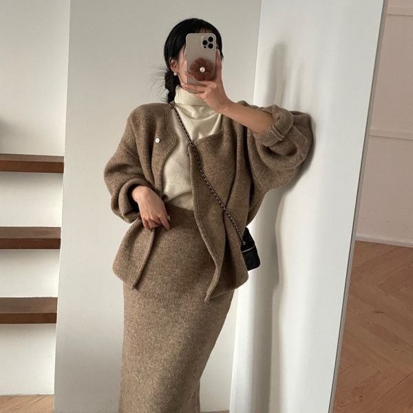 Korea 寬鬆毛呢外套＋高腰包臀裙子-3色 Korea 寬鬆毛呢外套＋高腰包臀裙子-3色