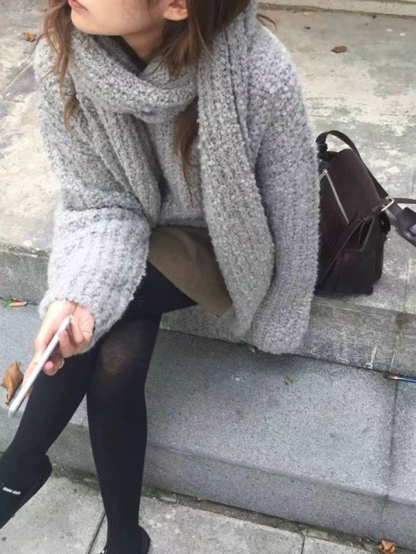 Korea 柔軟V領寬鬆毛衣+ 圍巾套組-3色 Korea 柔軟V領寬鬆毛衣+ 圍巾套組-3色