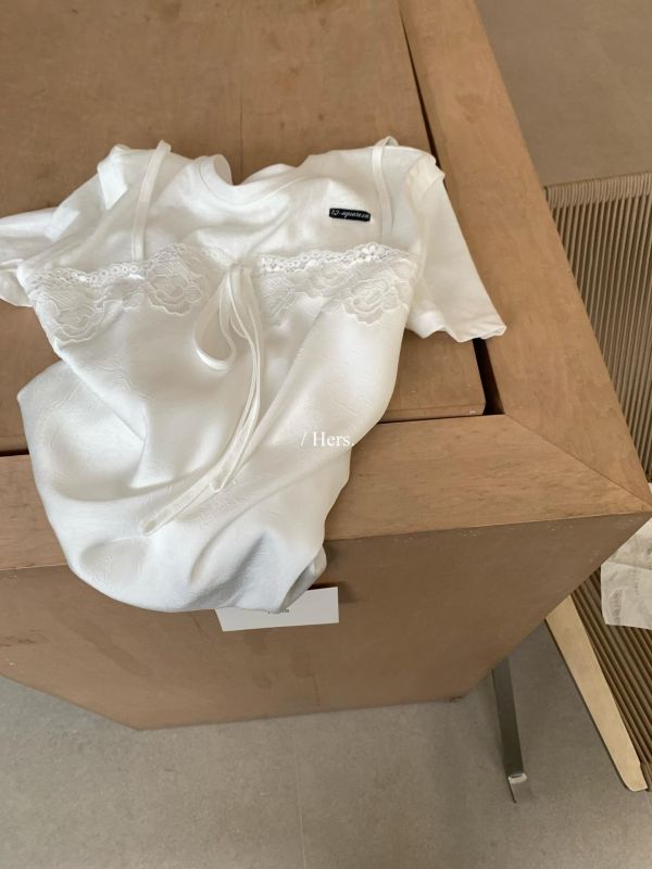 精緻感氣質 肌理蕾絲拼接溫柔上衣-2色 精緻感氣質 肌理蕾絲拼接溫柔上衣-2色