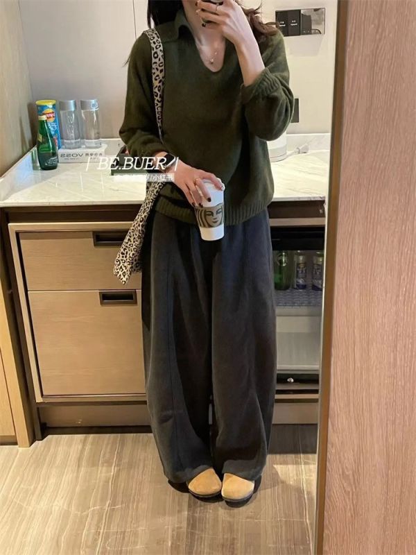 墨綠色綿羊毛翻領慵懶針織V領上衣-4色 墨綠色綿羊毛翻領慵懶針織V領上衣-4色