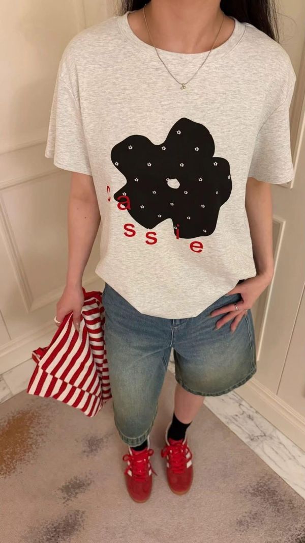 cassie英字花朵印圖tee-4色 cassie英字花朵印圖tee-4色