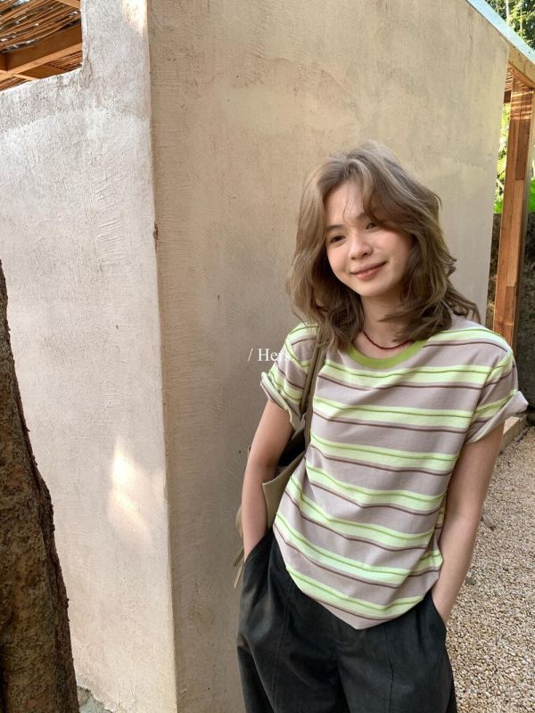 質感撞色～顯白設計感條紋上衣-2色 質感撞色～顯白設計感條紋上衣-2色