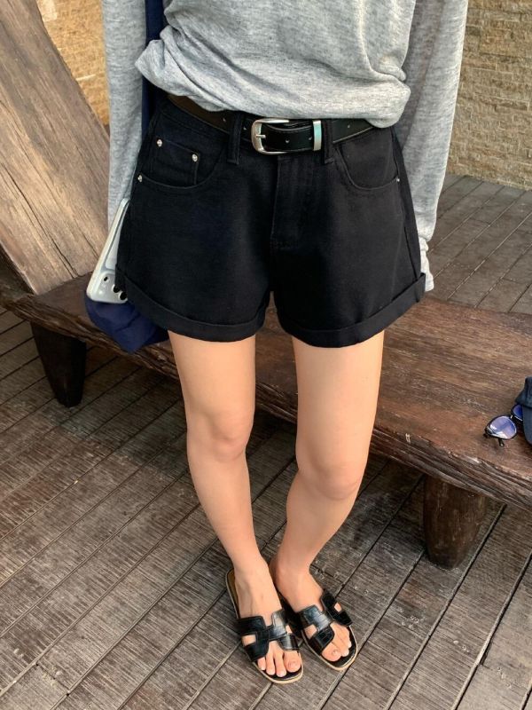 捲邊設計感百搭春夏牛仔短褲-3色 捲邊設計感百搭春夏牛仔短褲-3色