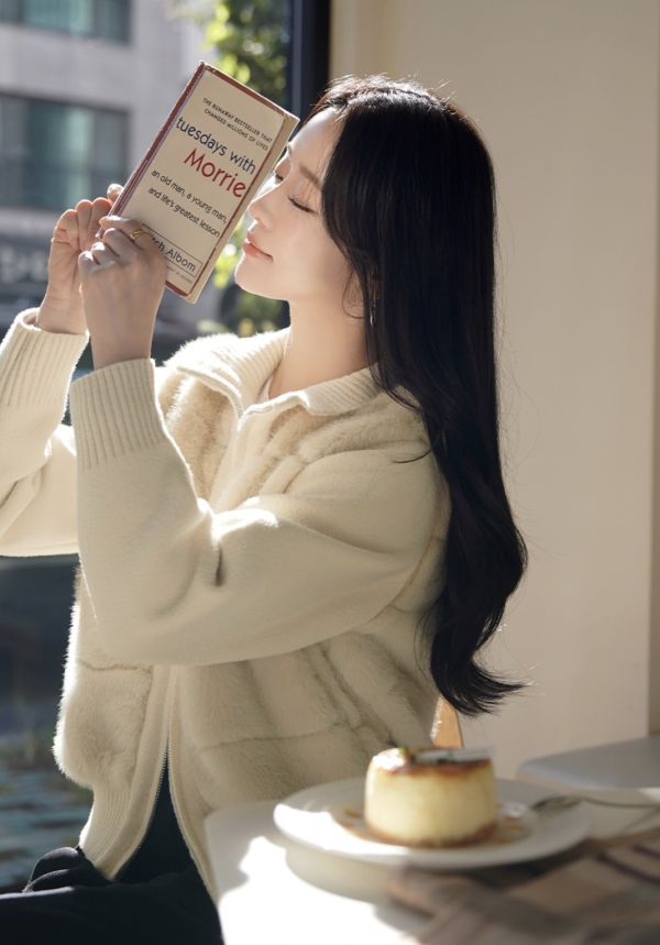 Korea 針織秀拼接皮草外套-2色 Korea 針織秀拼接皮草外套-2色