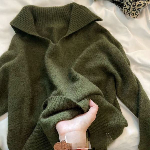 墨綠色綿羊毛翻領慵懶針織V領上衣-4色 墨綠色綿羊毛翻領慵懶針織V領上衣-4色