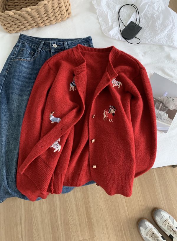 聖誕氛圍感小狗刺繡設計感五角星扣毛衣外套 聖誕氛圍感小狗刺繡設計感五角星扣毛衣外套