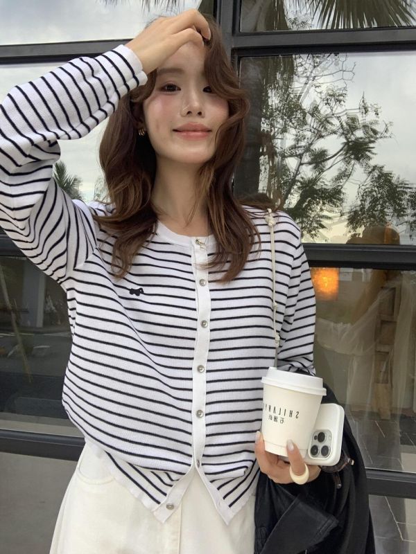 柔軟可愛刺綉單排扣罩衫上衣-5色 柔軟可愛刺綉單排扣罩衫上衣-5色