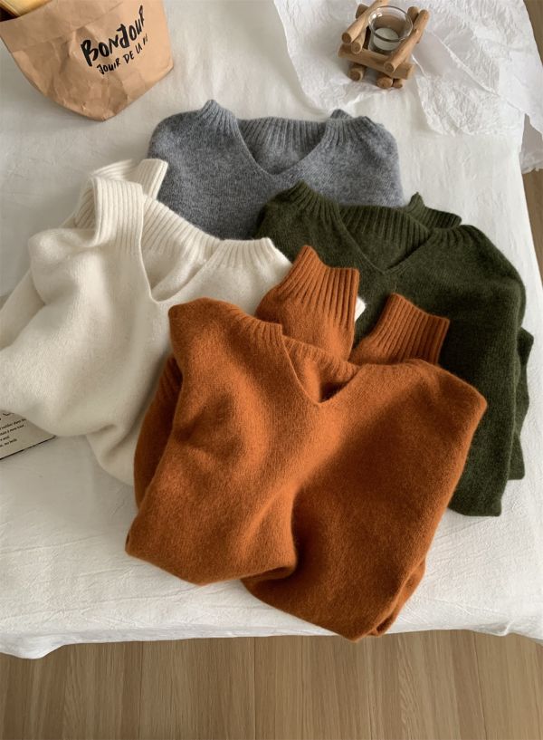 墨綠色綿羊毛翻領慵懶針織V領上衣-4色 墨綠色綿羊毛翻領慵懶針織V領上衣-4色