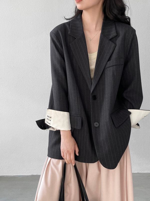 質感在線極簡風背後刺繡條紋西外 質感在線極簡風背後刺繡條紋西外