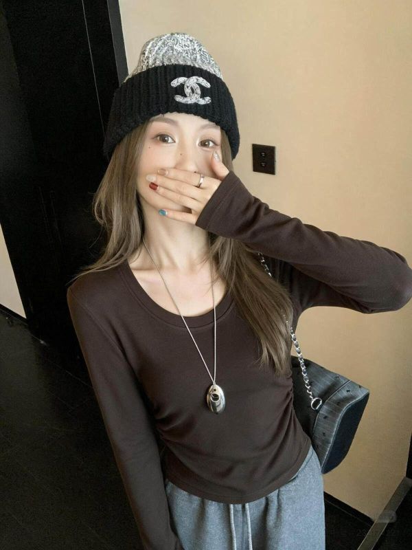 多色-簡約風褶皺設計修身U領打底衫 多色-簡約風褶皺設計修身U領打底衫