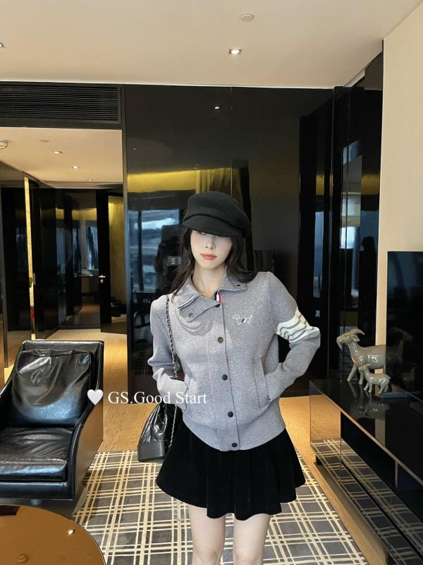 減量刺繡小狗百搭高領針織開衫-3色 減量刺繡小狗百搭高領針織開衫-3色