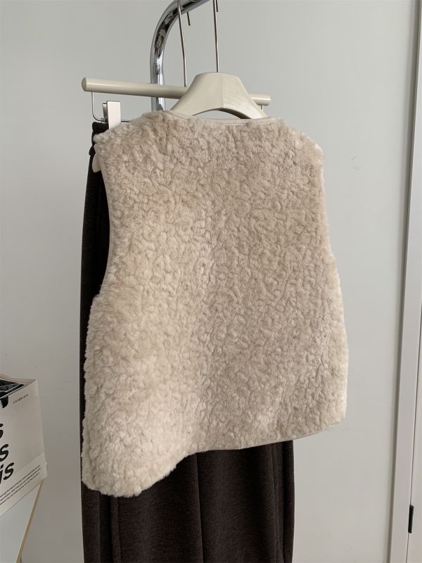 羊羔毛疊穿柔軟不掉毛溫柔保暖背心 羊羔毛疊穿柔軟不掉毛溫柔保暖背心