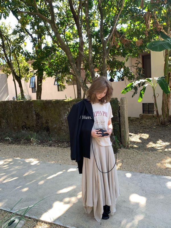 質感印花休閒字母上衣-2色 質感印花休閒字母上衣-2色