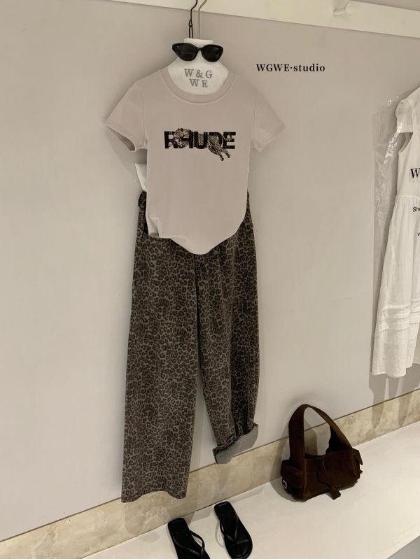 設計感收腰字母印花T-2色 設計感收腰字母印花T-2色