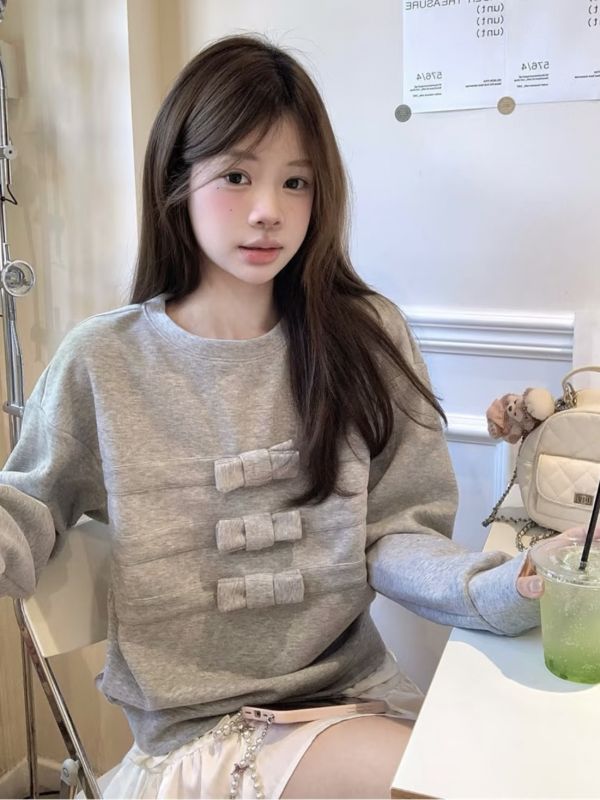 立體蝴蝶結甜美寬鬆圓領上衣-3色 立體蝴蝶結甜美寬鬆圓領上衣-3色