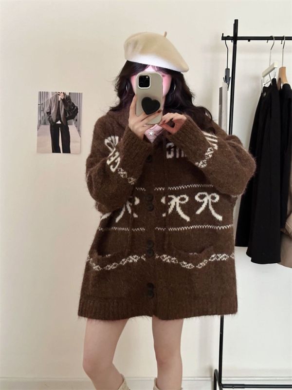 復古提花粗針蝴蝶結口袋連帽中長款上衣外套-3色 復古提花粗針蝴蝶結口袋連帽中長款上衣外套-3色