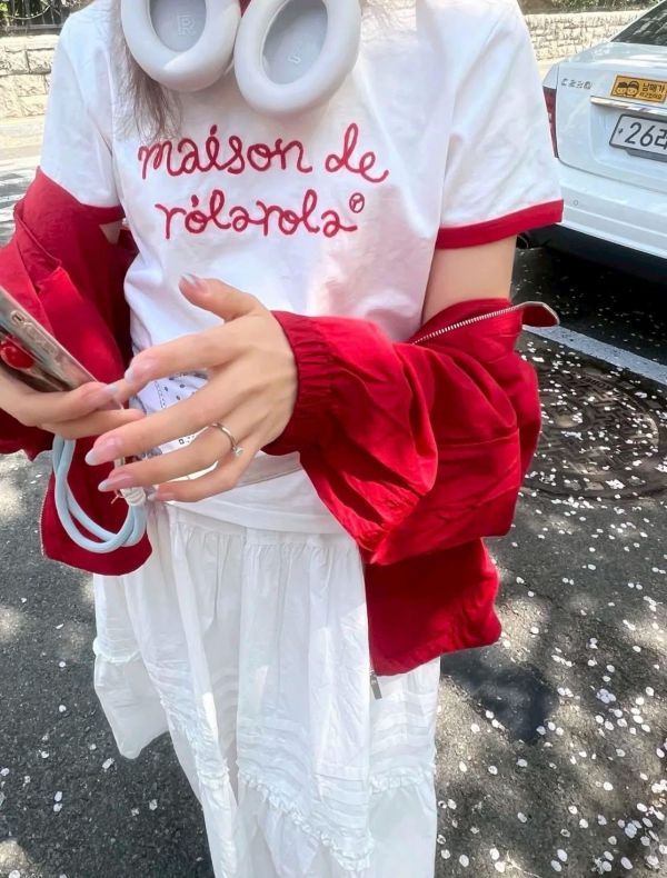 撞色草寫立體英文字母tee-3色 撞色草寫立體英文字母tee-3色