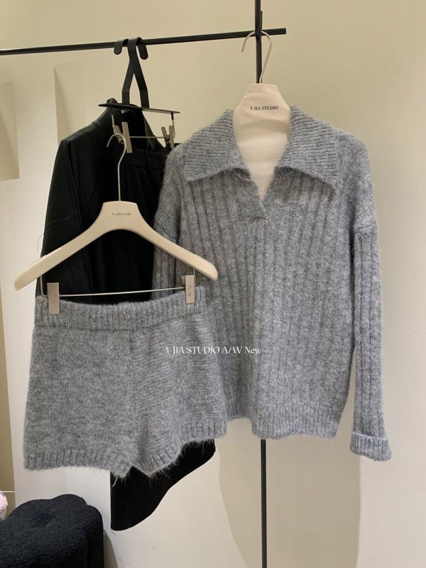 韓系慵懶風翻領針織毛衣+高腰休閒短褲-3色 韓系慵懶風翻領針織毛衣+高腰休閒短褲-3色