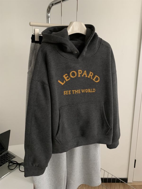 撞色糯米絨字母繡花連帽寬鬆上衣 撞色糯米絨字母繡花連帽寬鬆上衣