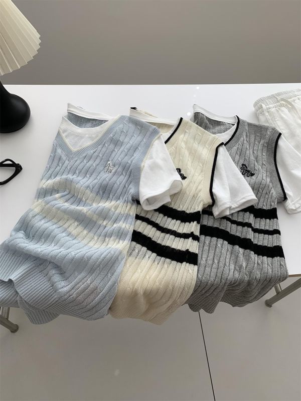 夏天也可以穿的針織衫 萊賽爾亞麻天絲 氣質假兩件小馬刺繡冰絲上衣-3色 夏天也可以穿的萊賽爾亞麻天絲 氣質假兩件小馬刺繡冰絲上衣-3色