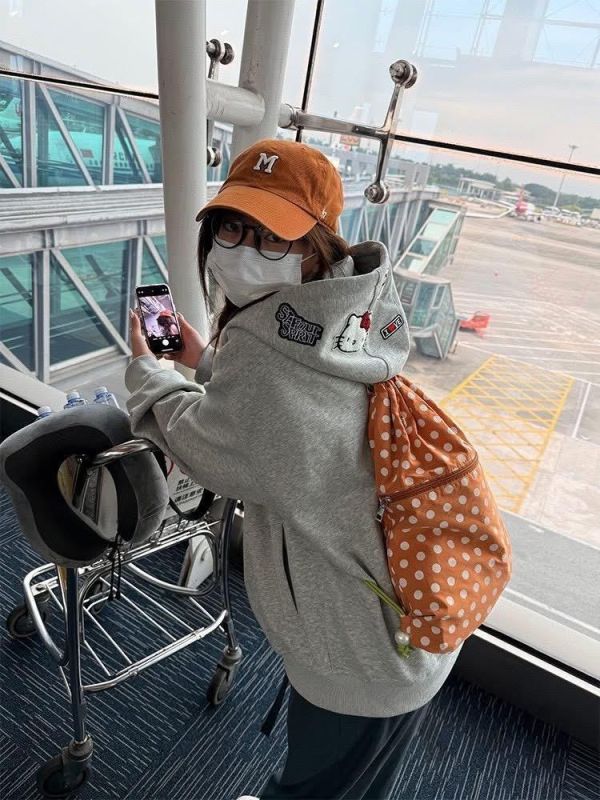 吸睛貼章刺繡kitty連帽外套 吸睛貼章刺繡kitty連帽外套