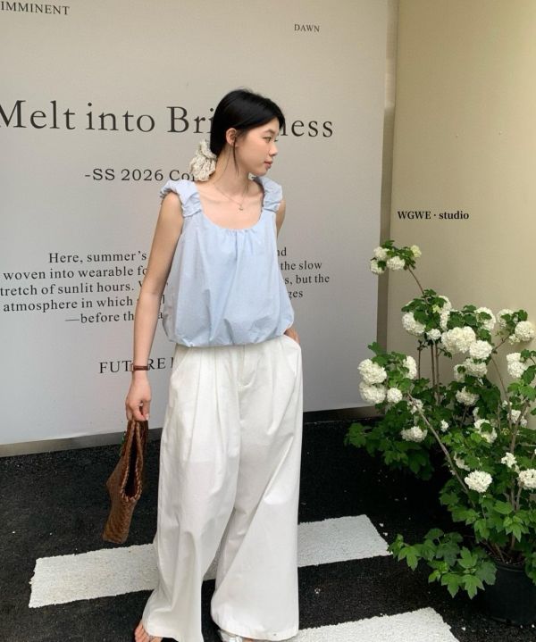 簡約褶皺寬肩帶甜美短款背心-3色 簡約褶皺寬肩帶甜美短款背心-3色